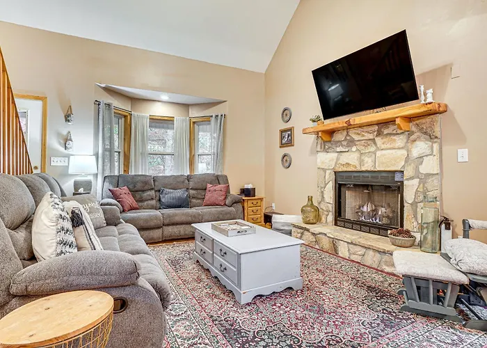 Spacious Home In Helen With Porch And Balcony!
