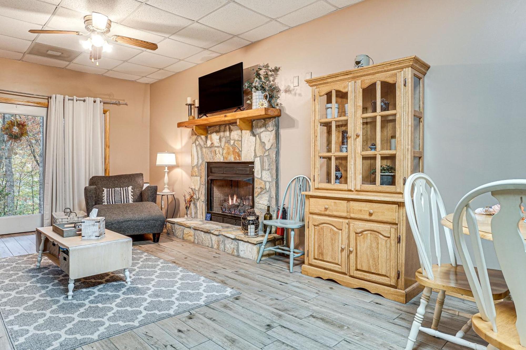 Spacious In With Porch And Balcony! Casa vacanze